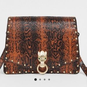 Snake print bag with Dragon Emblem Accent!! 🐲